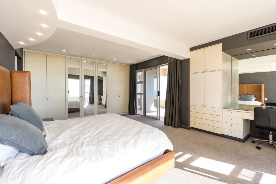 To Let 4 Bedroom Property for Rent in Sea Point Western Cape